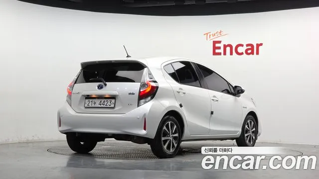 Toyota Prius 2019 thumb 2