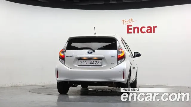 Toyota Prius 2019 thumb 4