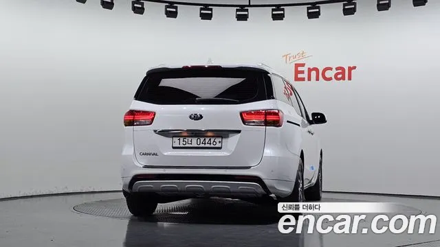 Kia Carnival 2016 thumb 4