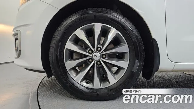 Kia Carnival 2016 thumb 5