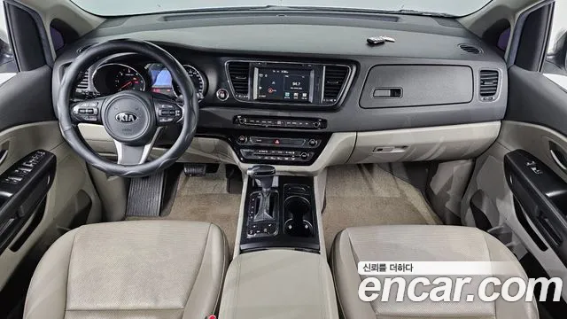 Kia Carnival 2016 thumb 7