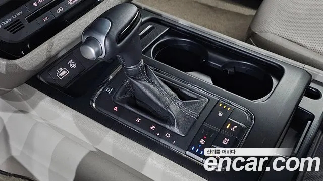 Kia Carnival 2016 thumb 9