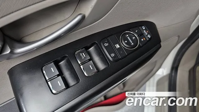 Kia Carnival 2016 thumb 12