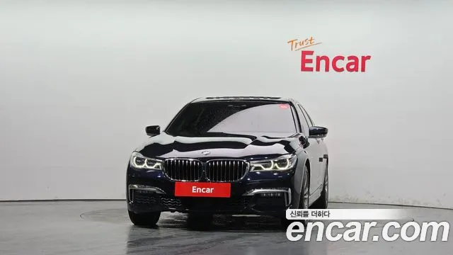 BMW 7-Series 2017 thumb 3