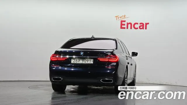 BMW 7-Series 2017 thumb 4