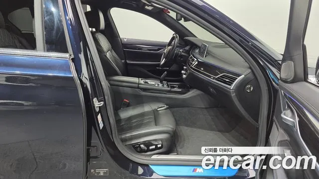BMW 7-Series 2017 thumb 11