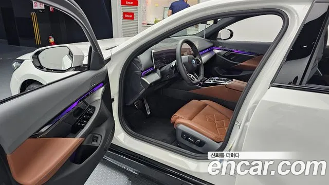BMW 5-Series 2026 thumb 10