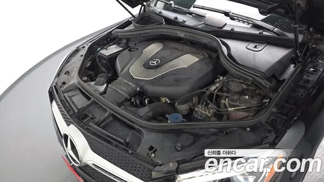 Mercedes-Benz GLE 2017 thumb 6