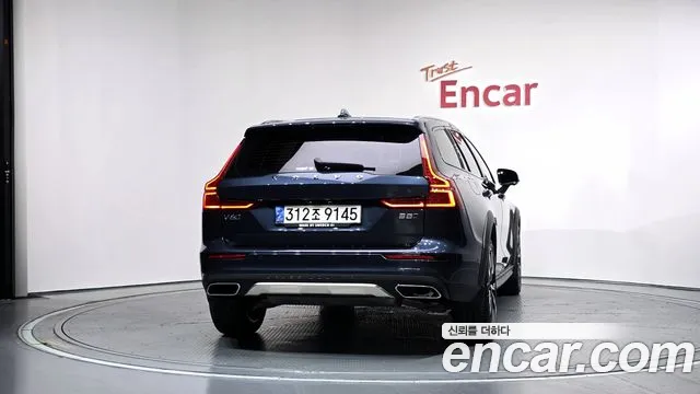 Volvo V60 2022 thumb 4