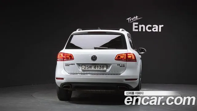 Volkswagen Touareg 2012 thumb 4