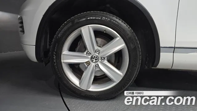 Volkswagen Touareg 2012 thumb 5