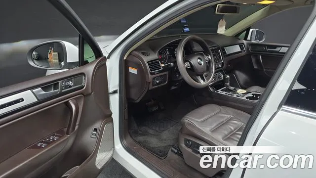 Volkswagen Touareg 2012 thumb 10