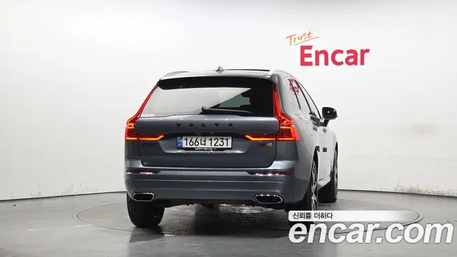 Volvo XC60 2019 thumb 4