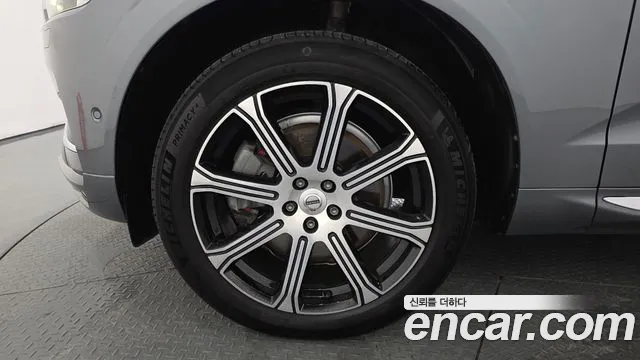 Volvo XC60 2019 thumb 5