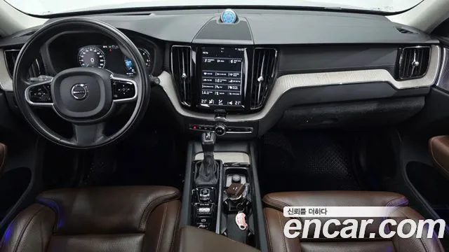 Volvo XC60 2019 thumb 7