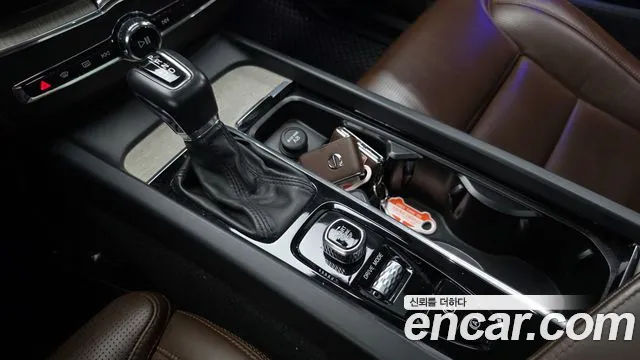 Volvo XC60 2019 thumb 9