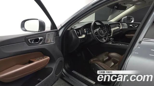 Volvo XC60 2019 thumb 10