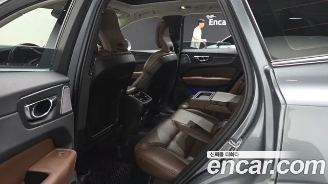 Volvo XC60 2019 thumb 11