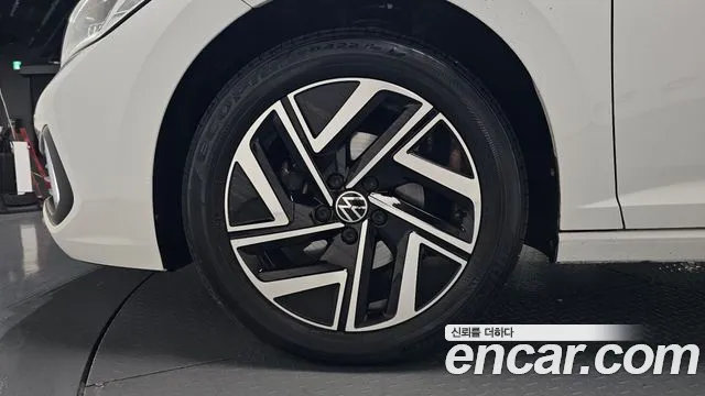Volkswagen Jetta 2024 thumb 4