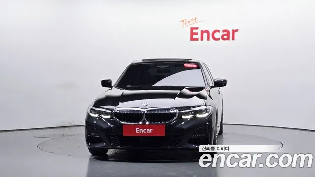 BMW 3-Series 2021 thumb 2