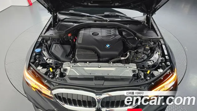 BMW 3-Series 2021 thumb 5
