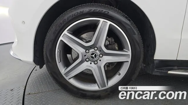 Mercedes-Benz GLE 2018 thumb 5