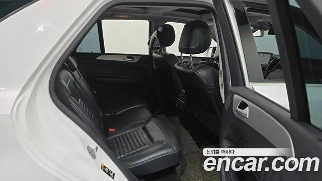 Mercedes-Benz GLE 2018 thumb 11