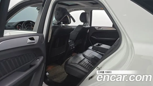 Mercedes-Benz GLE 2018 thumb 12