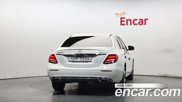 Mercedes-Benz E-Класс 2017 thumb 3