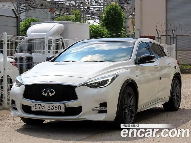 Infiniti Q30 2018 thumb 2