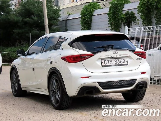 Infiniti Q30 2018 thumb 3
