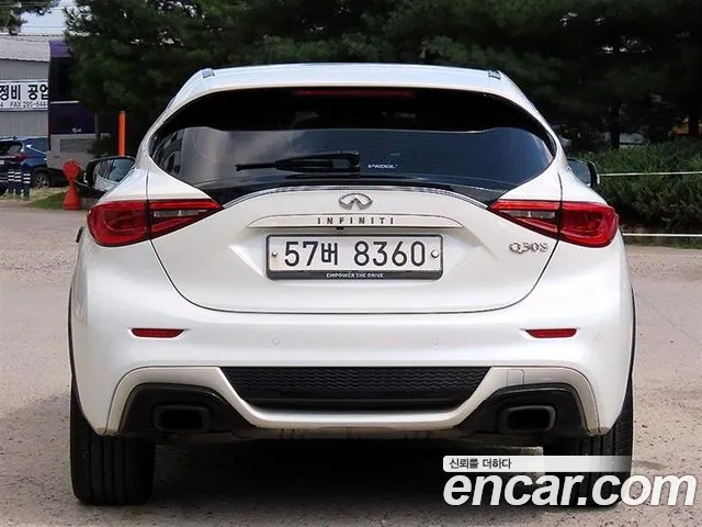 Infiniti Q30 2018 thumb 4