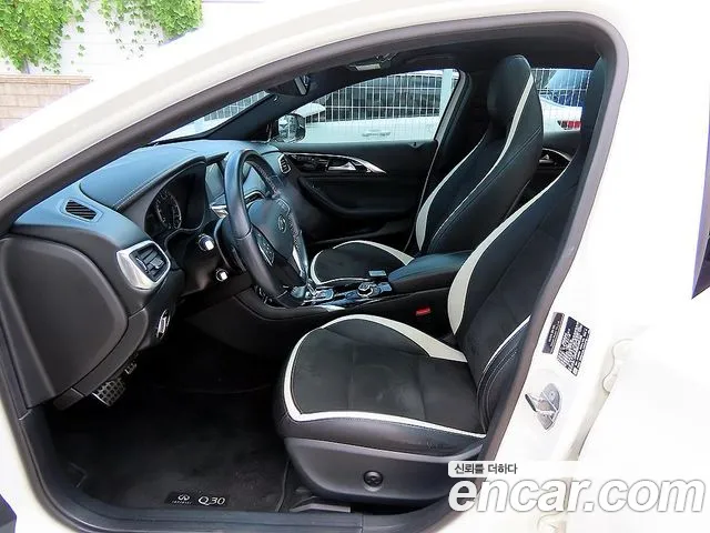 Infiniti Q30 2018 thumb 5