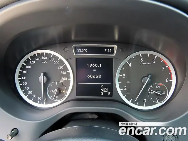 Infiniti Q30 2018 thumb 9