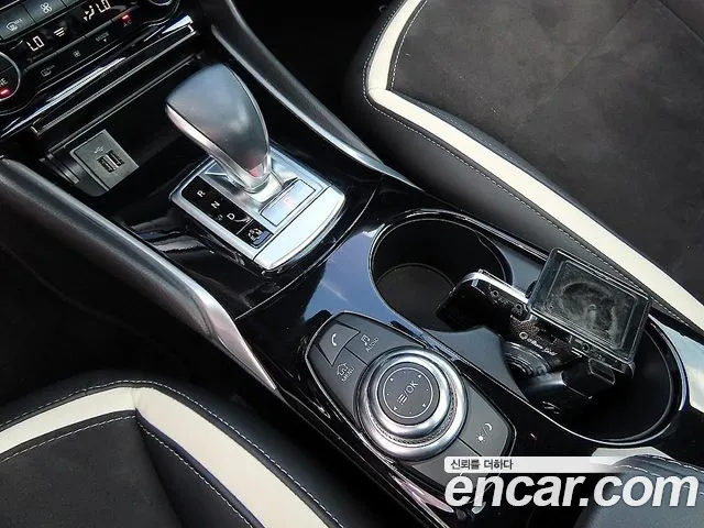 Infiniti Q30 2018 thumb 10