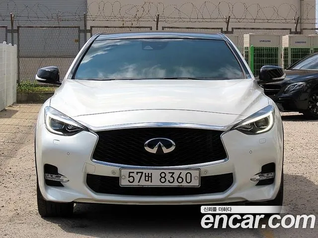 Infiniti Q30 2018 thumb 11