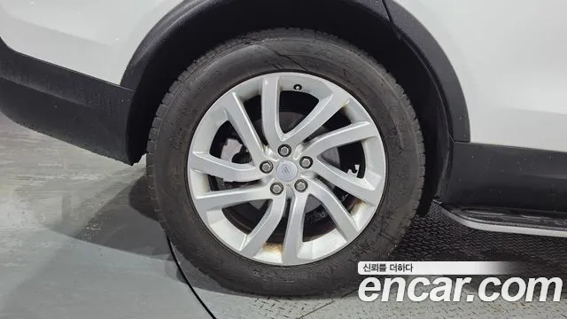 Land Rover Discovery 2018 thumb 5