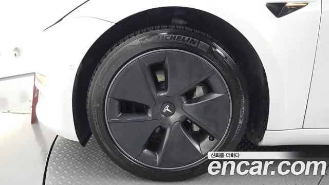 Tesla Model 3 2022 thumb 5