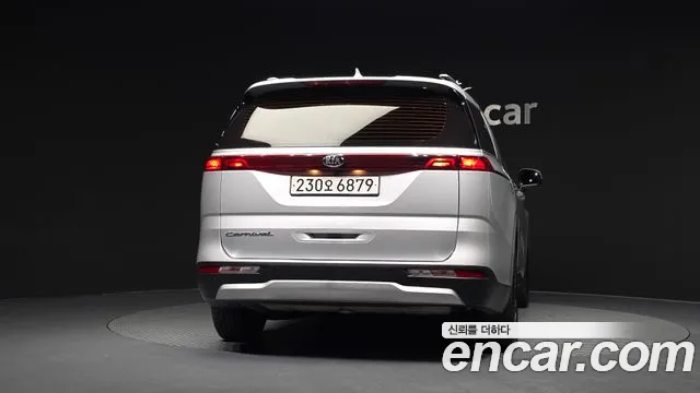 Kia Carnival 2021 thumb 4