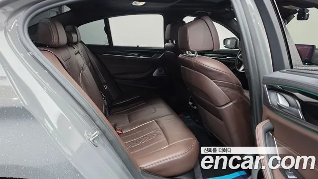 BMW 5-Series 2021 thumb 11