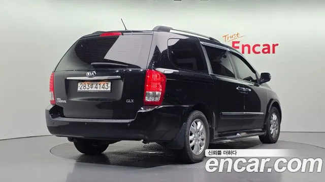 Kia Carnival 2013 thumb 2
