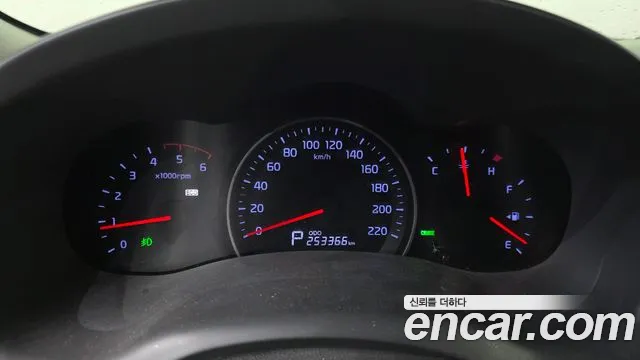 Kia Carnival 2013 thumb 8