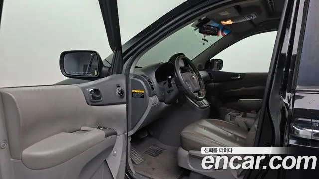 Kia Carnival 2013 thumb 10