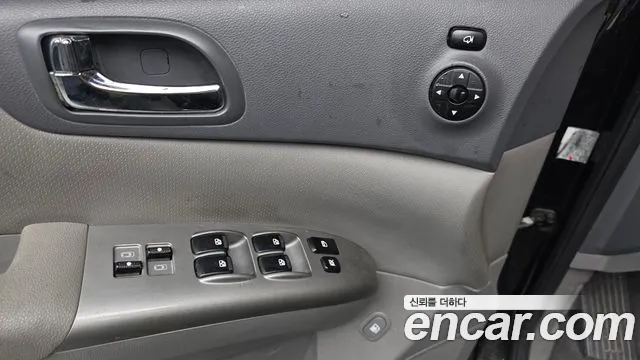 Kia Carnival 2013 thumb 11