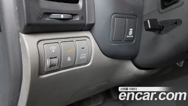 Kia Carnival 2013 thumb 12