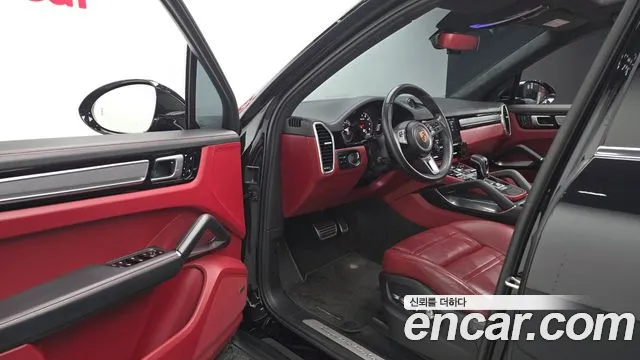 Porsche Cayenne 2018 thumb 10