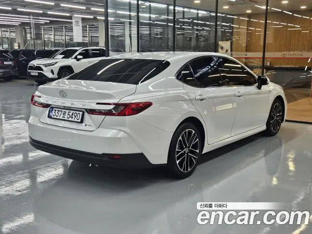 Toyota Camry 2025 thumb 2