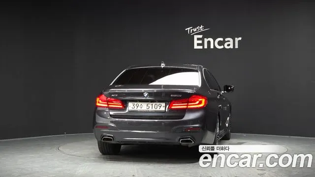 BMW 5-Series 2018 thumb 3
