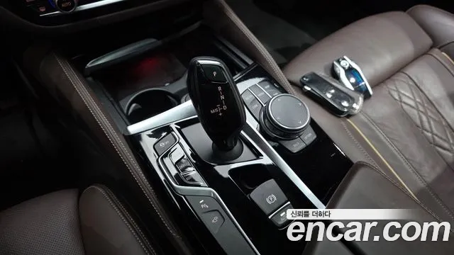 BMW 5-Series 2018 thumb 8