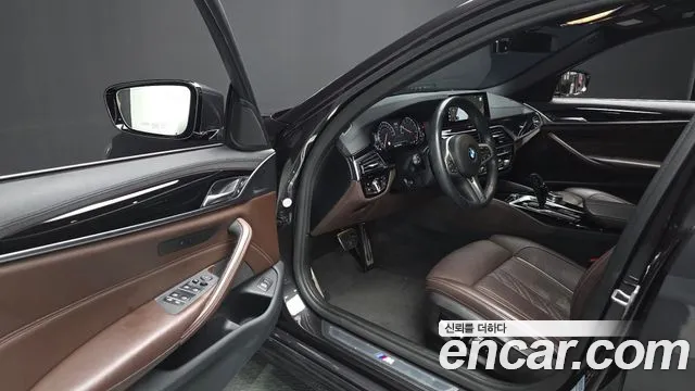 BMW 5-Series 2018 thumb 9